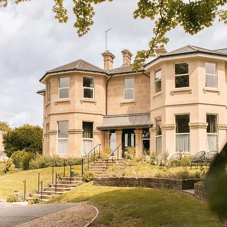 باث Leighton House - Boutique Guesthouse المظهر الخارجي الصورة The former vicarage of St. Andrew's Church, now the home of the school's headmaster
