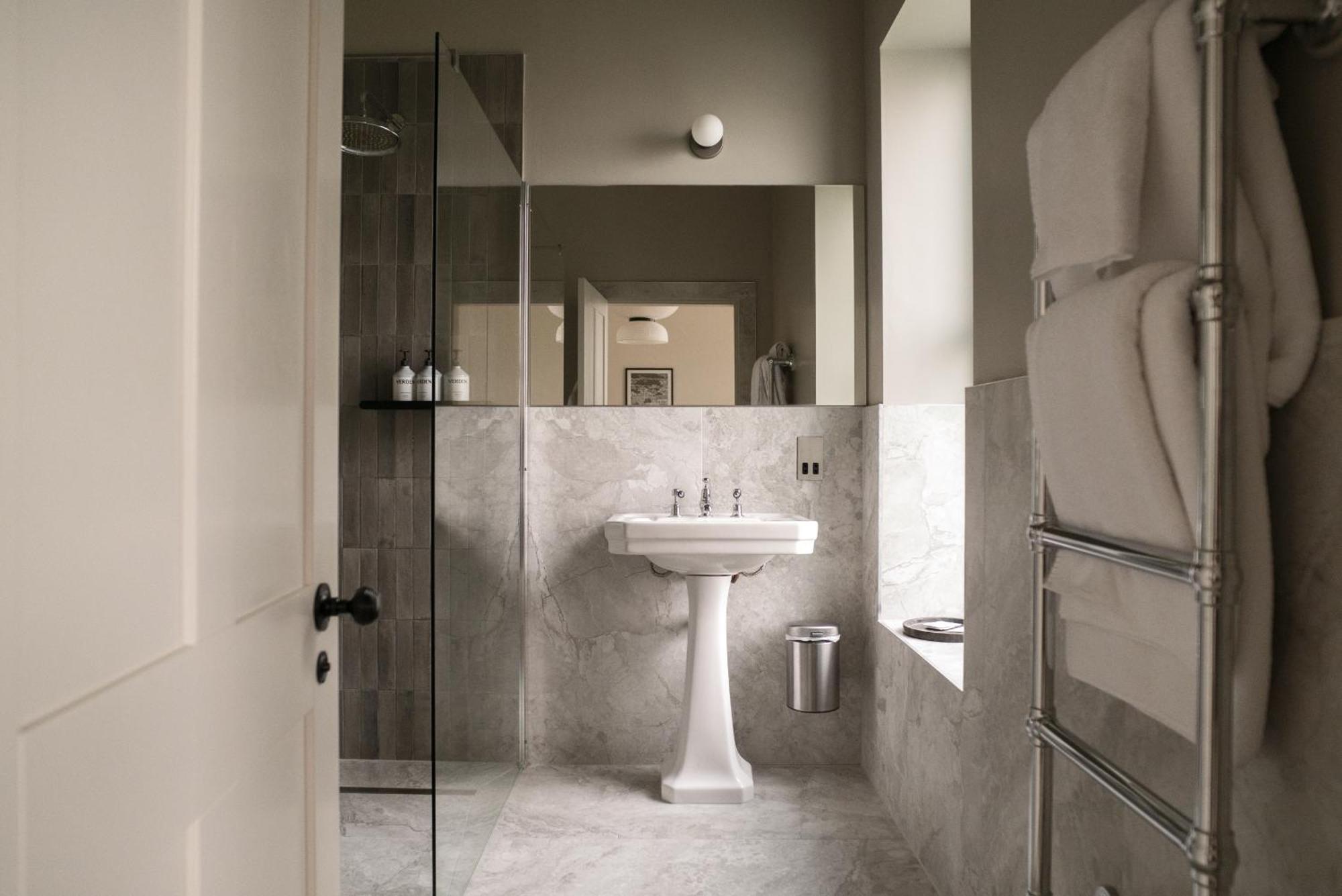 باث Leighton House - Boutique Guesthouse المظهر الخارجي الصورة Bathroom