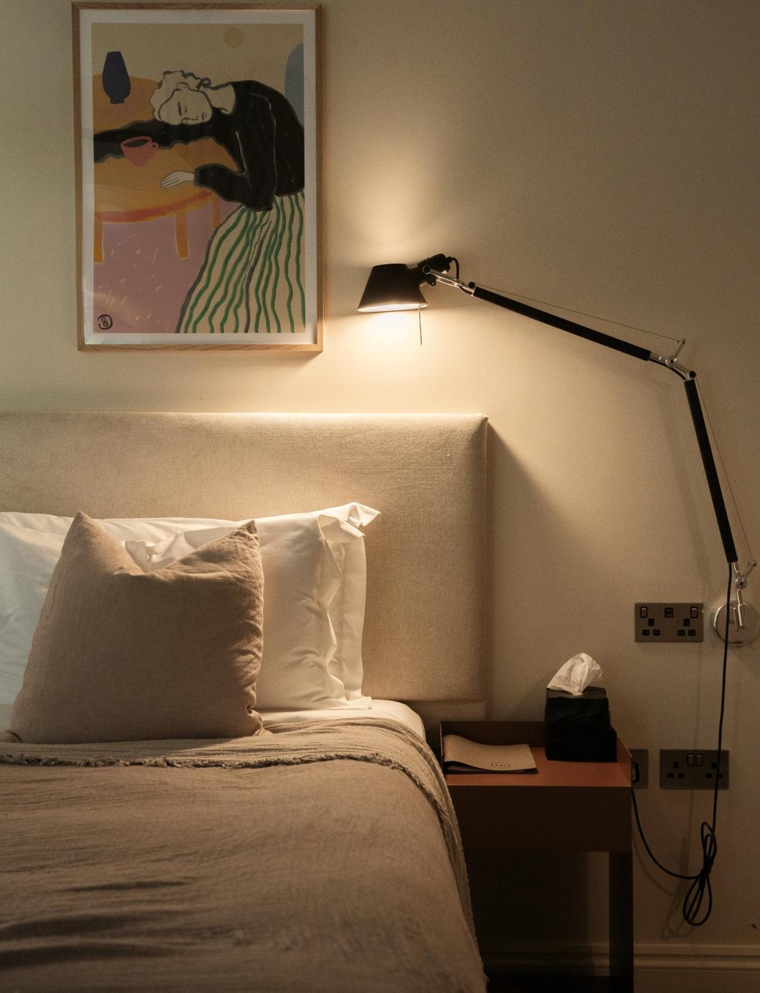 باث Leighton House - Boutique Guesthouse المظهر الخارجي الصورة A wall-mounted lamp