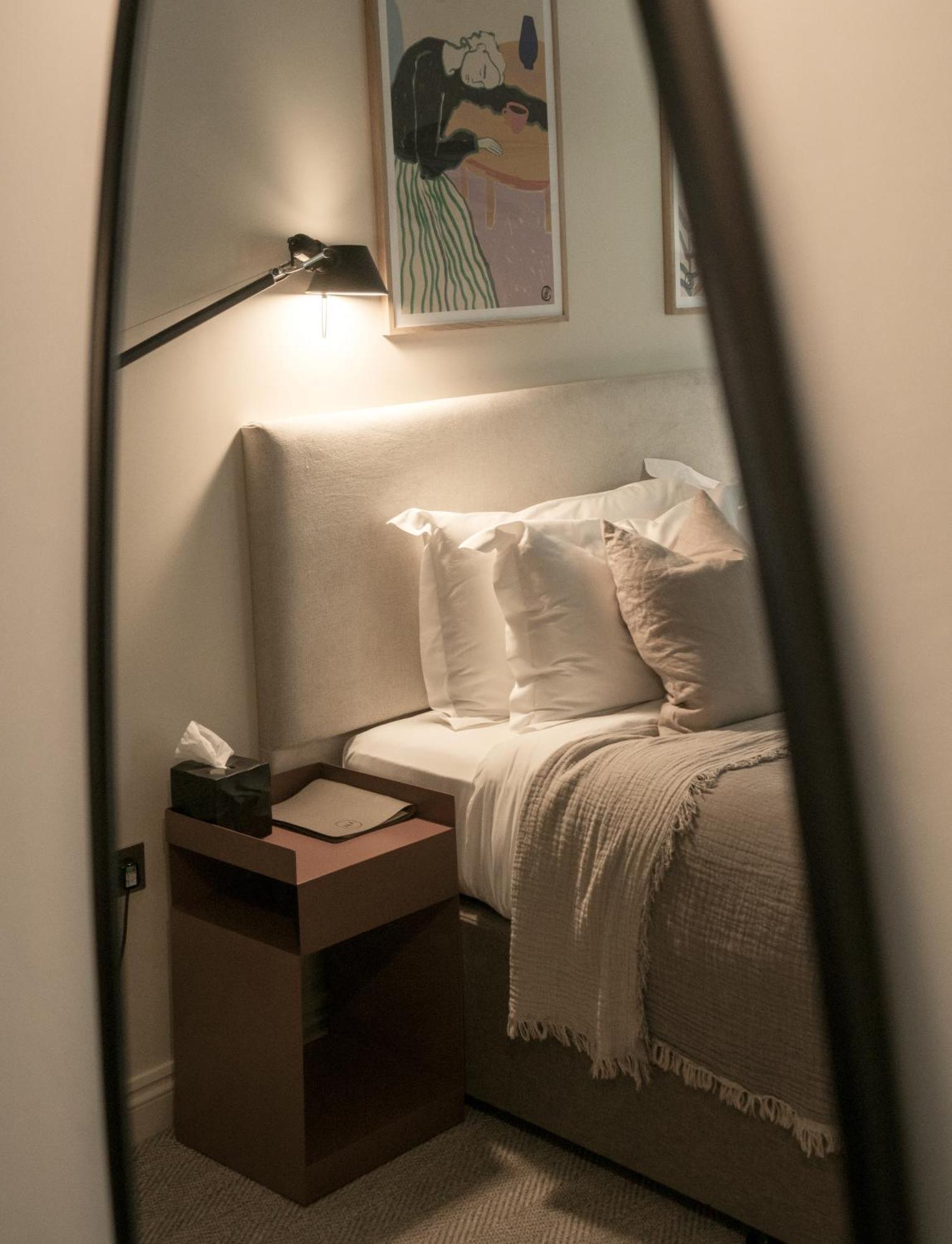 باث Leighton House - Boutique Guesthouse المظهر الخارجي الصورة A bedroom at the hotel