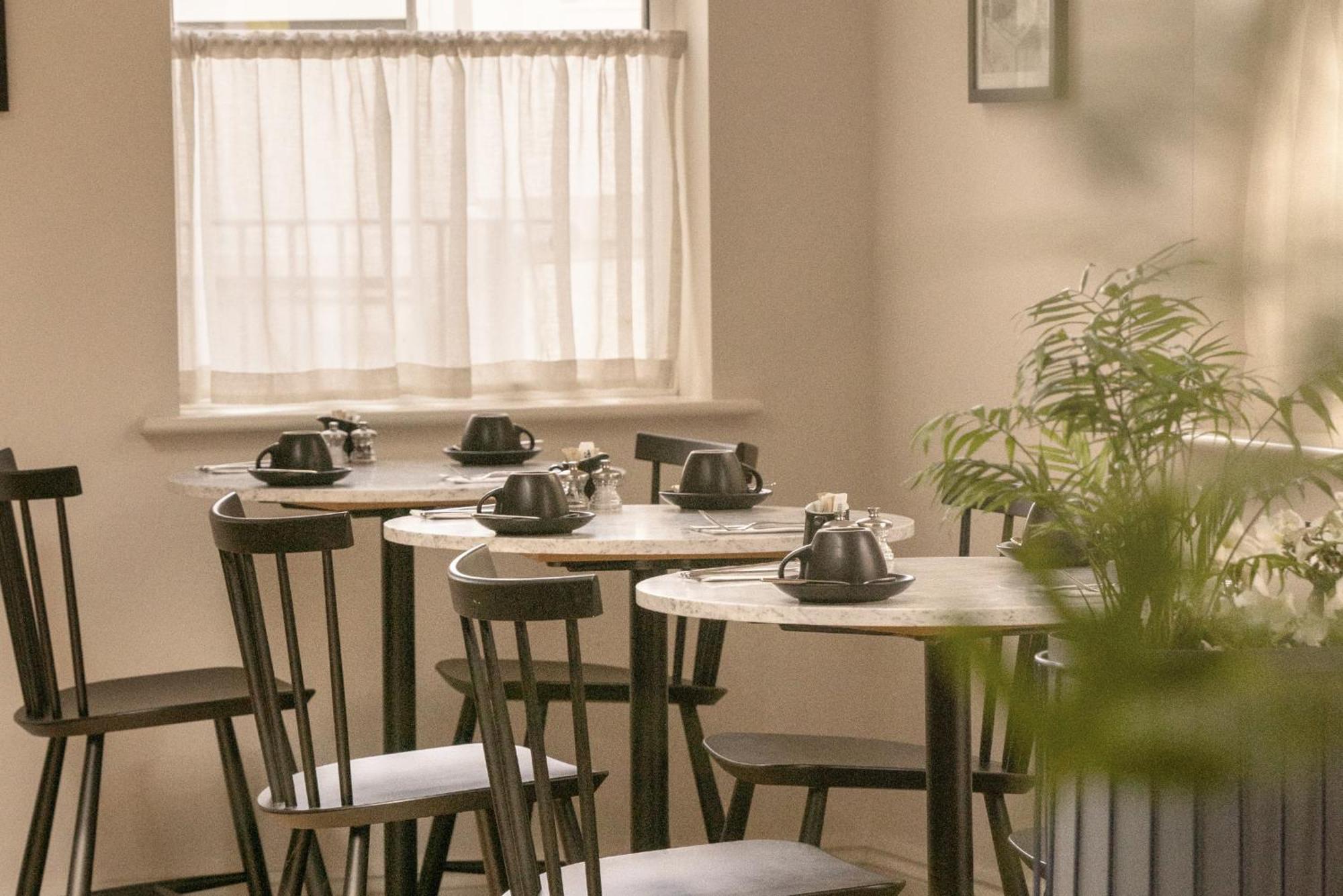 باث Leighton House - Boutique Guesthouse المظهر الخارجي الصورة A tea room in Kyoto, Japan